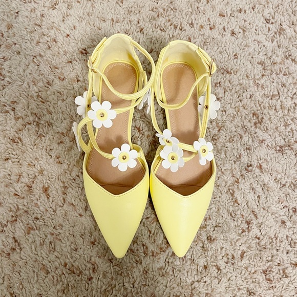 Asos Design Yellow Faux Leather Lydia Pointed Ballet Flats with White Flowers - Picture 4 of 7